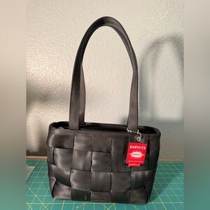 Harveys Original Seatbeltbag Small Tote – Black
Zip closure